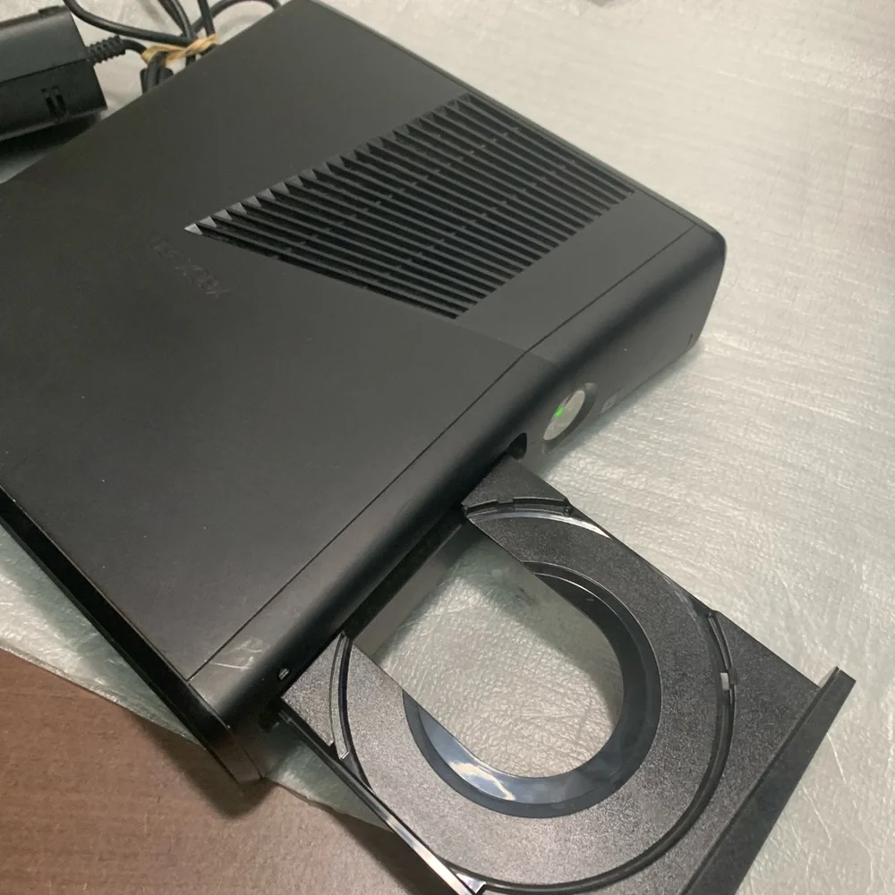 Microsoft Xbox 360 S Slim Model 1439 Console +OEM Power Supply A11-120N1A Tested